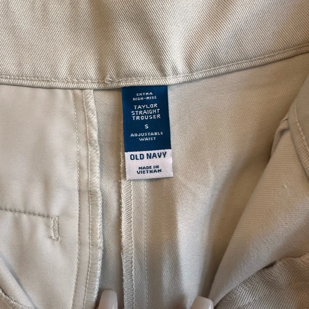 Old Navy Taylor Straight Trousers in Light Cream - Picture 4 of 4